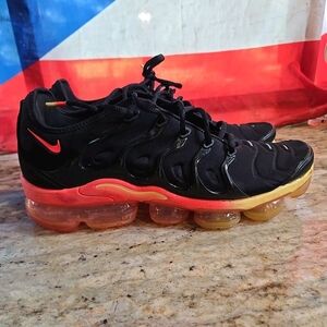 Nike Sunset Black and Red Athletic Shoes with VaporMax Good Conditions